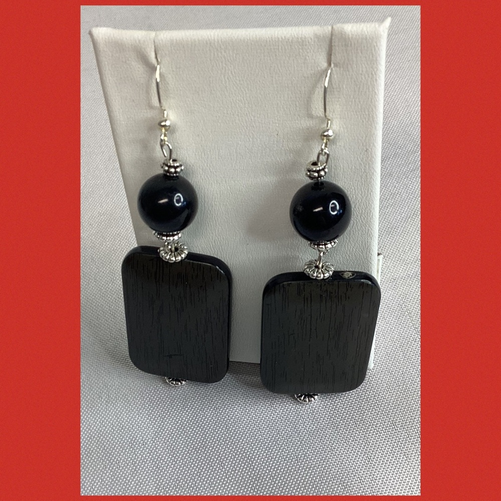 Elegant Black Bead and Rectangular Drop Earrings - Women Jewelry 105 - Picture 2 of 4